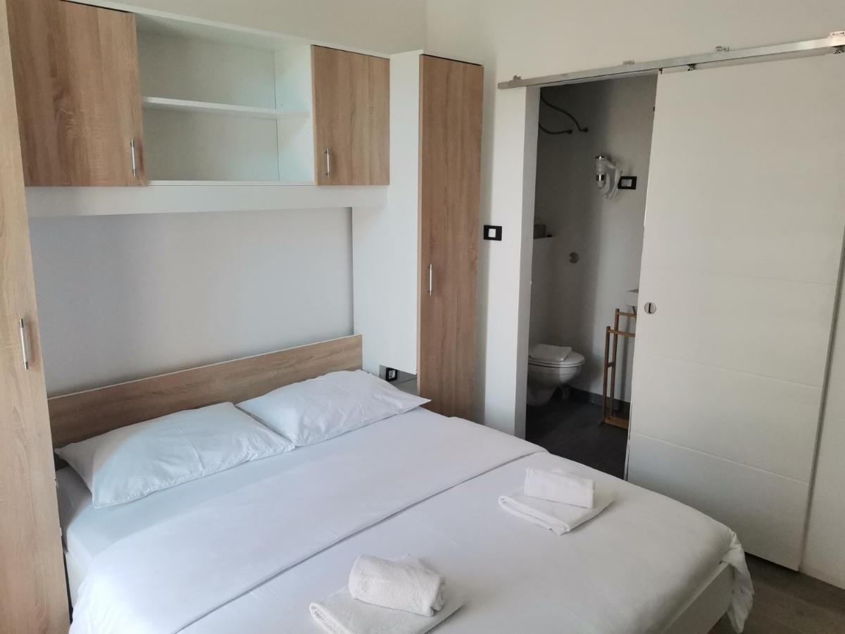 Elin'S Rooms In Center Pula Exterior photo